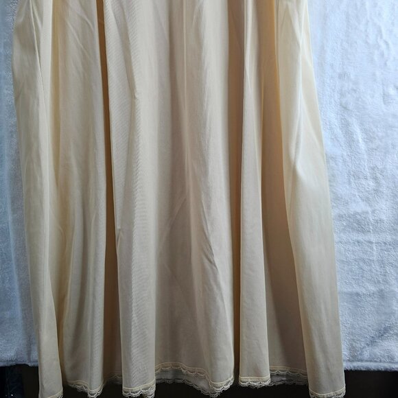 Vanity Fair Women's Beige Nightgown Sleepwear Chemise Size 40 Made In USA Nylon - Picture 5 of 9